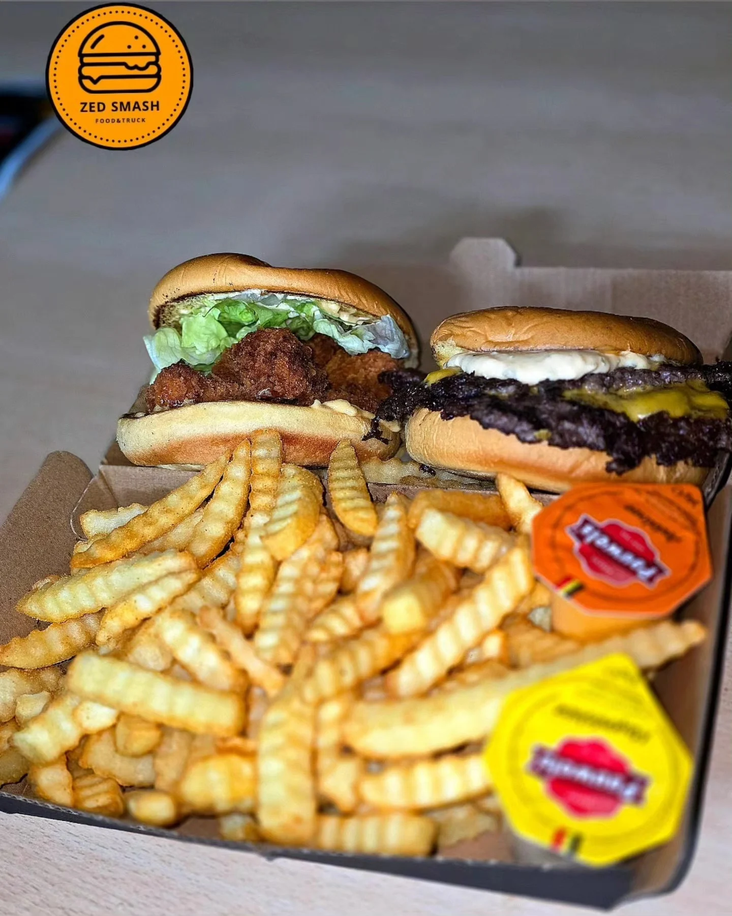 Smash burgers et frites ondulées ZED SMASH